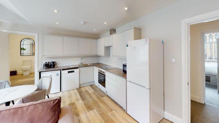 St Nicholas 6 beds flat