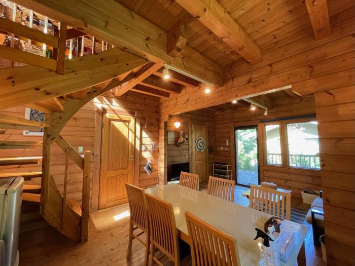 Sunny Side Cottage BBQ campfire around nature