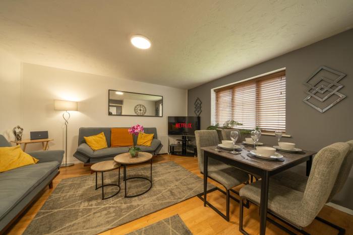 Modern 2 Bedroom Apartment