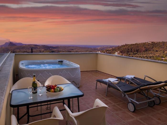 Villa Erontas -Private heated jacuzzi and mini pool