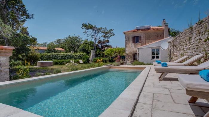 Villa Palazzo Limone with pool by Villas Guide