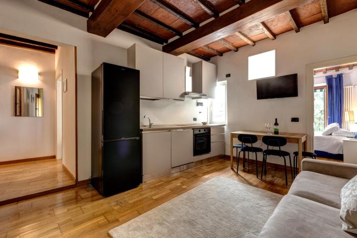 Romana Apartment by Mamo Florence