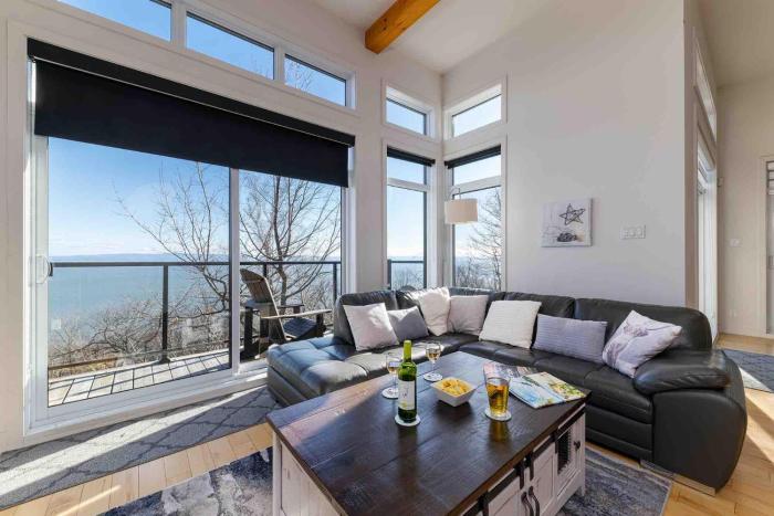 Le Meridien de Charlevoix 35: River View & Hot Tub