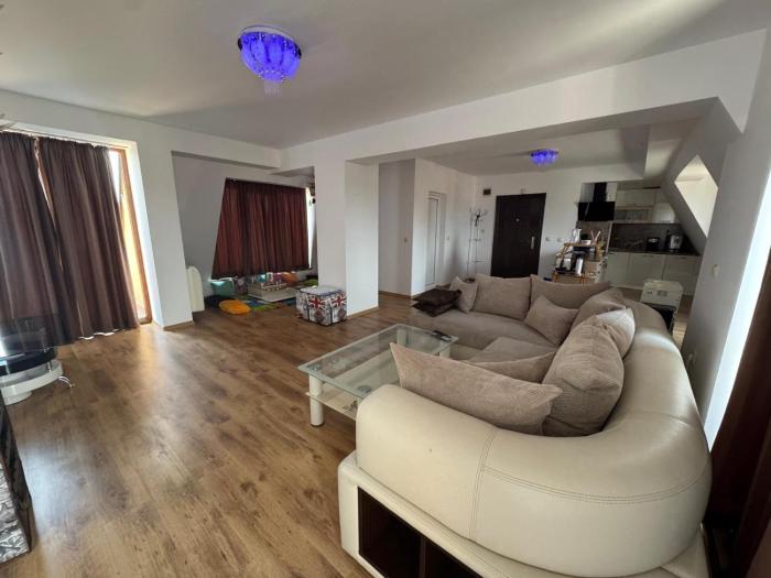 Apartment Sleeps 6 with Parking
