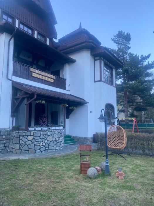 White Wood Chalet