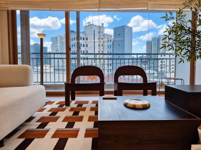 Spacious 4BR Seoul Stay for Groups & Families Up to 10