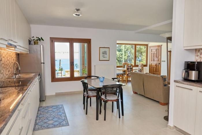 180 View Private 2 Bedroom Seaview Home