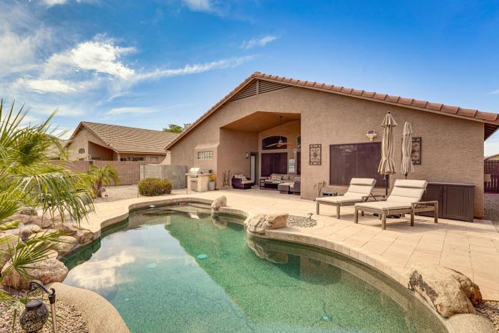 Hot Tub & WFH Ready! Golf Retreat in Maricopa