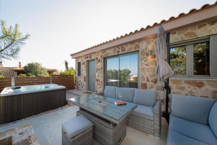 The Hilltop Haven Retreat with jacuzzi