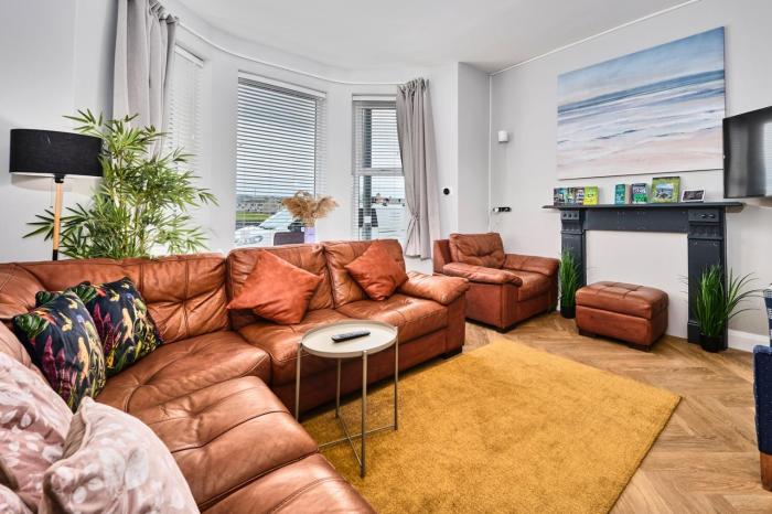 High Finish Apt Beside Beach - Dunluce Green 1