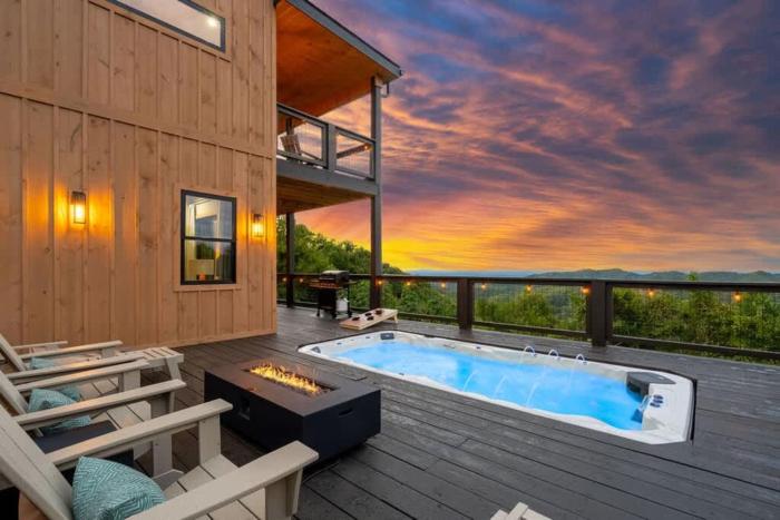 Mountain Views with Swim Spa EV and Dog Friendly