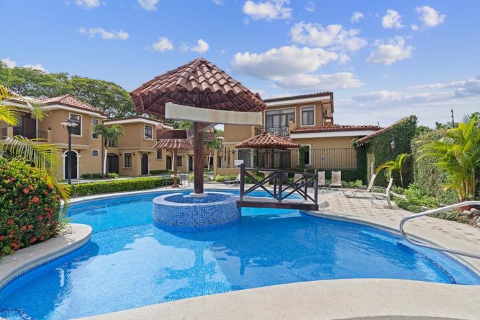 Tropical Retreat for 7 Near Coco Beach Pool Gated Community