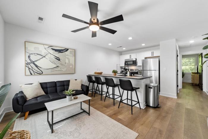 1BD Modern Condo - Downtown Walkable to F&M Bank Arena