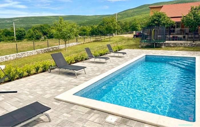 Stunning Home In Sinj