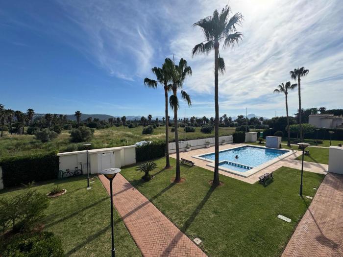 Beachnear modern apartment with community pool