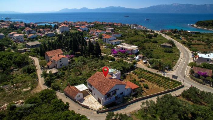 Apartments with parking space Sucuraj, Hvar - 24563