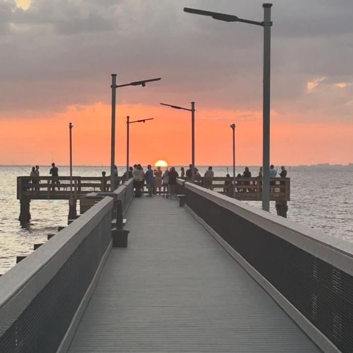 Mangrove Waterway View Sleeps 4 Pool & Courts