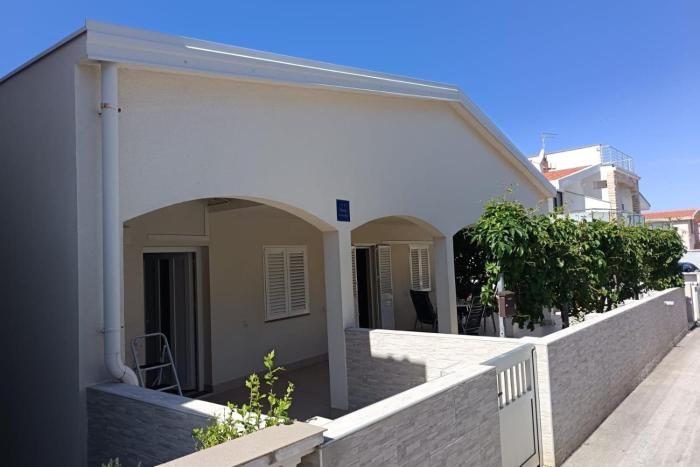 Family friendly seaside apartments Vir - 26984