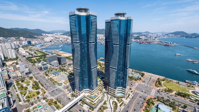 Le Collective Busan station