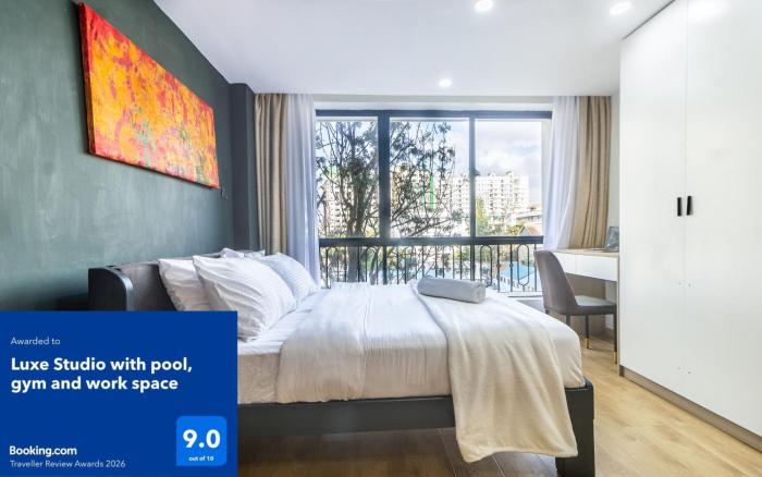 Himalaya Heights Luxe Apartment with Heated pool, Gym & Work desk