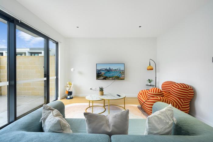 Stylish Brand New 3-Level 3BR Home & Sleeps 10