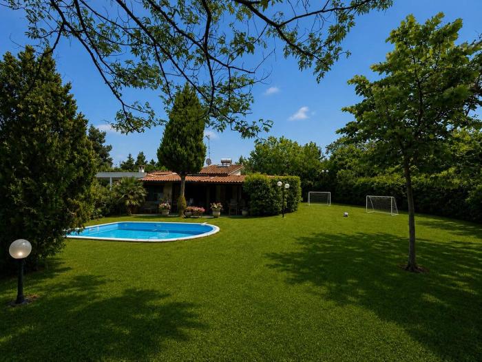 Sani Thalassa- Private Pool & 2Min Walk to the Sandy Beach