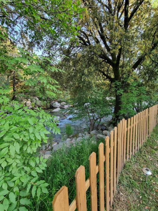 NOUVEAU - Logement insolite ! Maison en bord de rivière