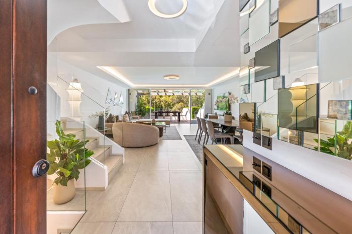 Luxury 5-Bedroom Townhouse in Puente Romano