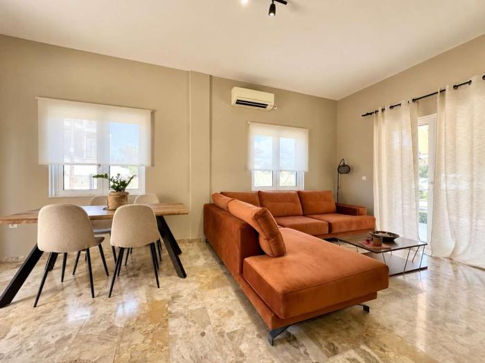 Dionis Haven - Sunny Retreat with Balcony