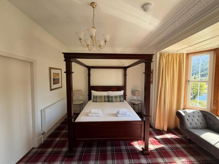 Loch Leven Hotel & Distillery