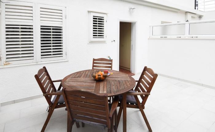 Central Apartment with terrace