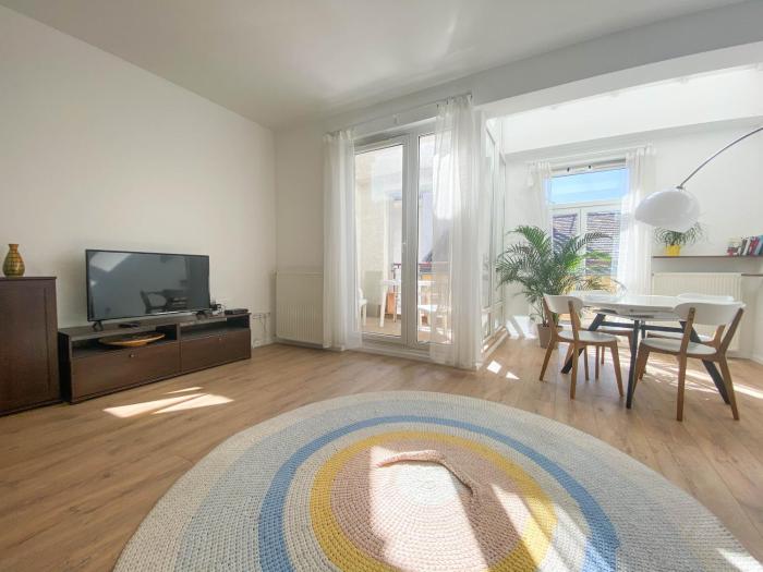 2 bedroom spacious flat near Opera, Andrassy bld