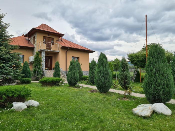 CASA M&R Baia de Fier
