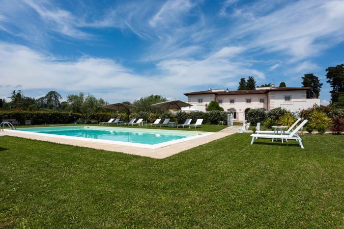 Villa Yvonne by MMega