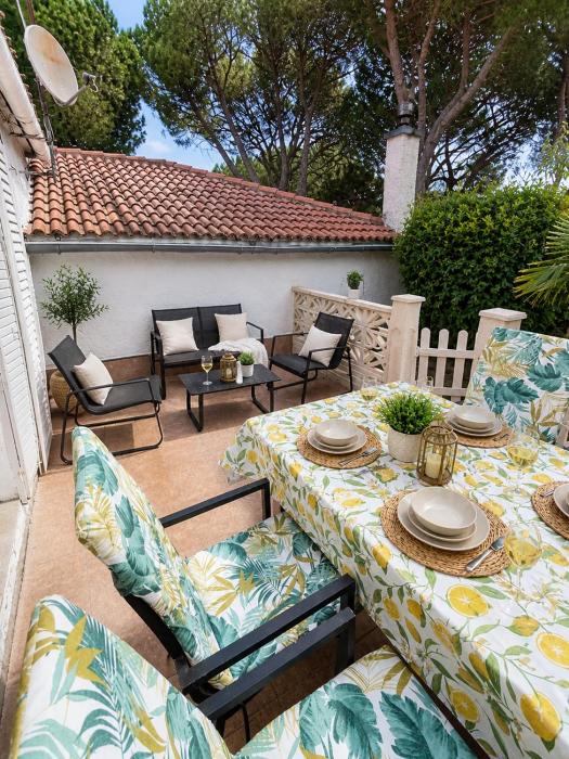 La Casita de Noe con vista al Pantano de San Juan