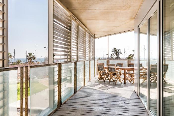 Beachfront with terrace for 8