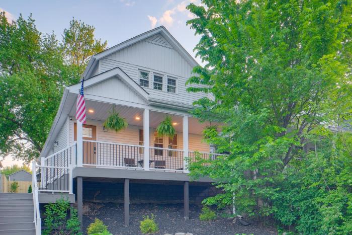Tremont Retreat w Putting Green Near Downtown