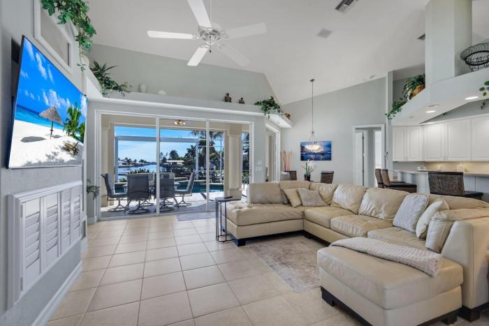Luxury Gulf Access SW Cape Coral 3BR Dog Friendly