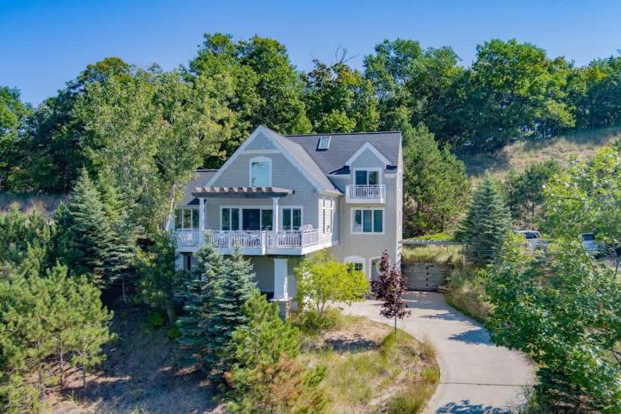 Viewhouse -Private Beach Access - Walkable - EV