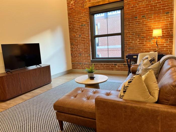 Brick & Bed Riverfront Lofts, H 504