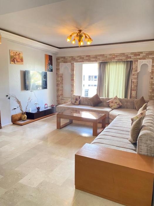 Beautiful 2 Bedroom apartment in the Marina