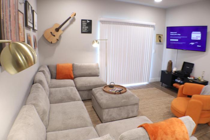 Cozy King Bds, Sectional, Heated Pool, Bike Lift