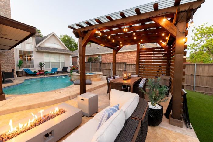 Stay at Golden Hour, Pool, Hot Tub, Sleeps 10 or more