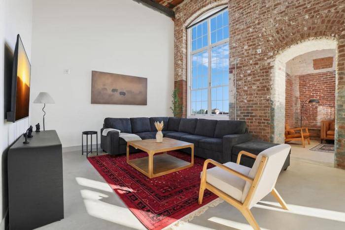 Bright and Cozy 2BR Apt with Parking