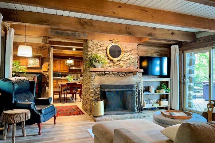 Cabin Near Boone w Hot Tub & Mountain Views