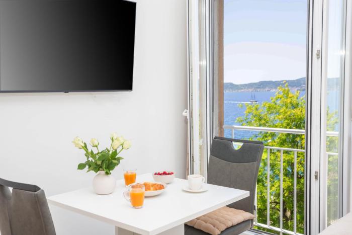 Sea View Old Town Studio by Riva