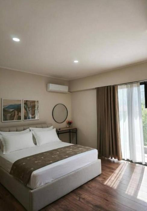 Velia Rooms
