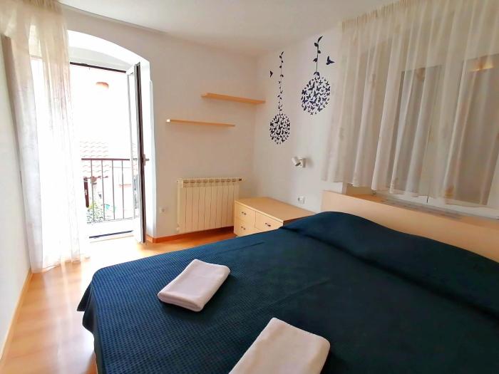 Apartment Veli Dvor - Private House in Old Town Cres