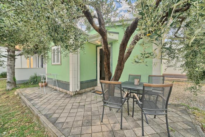 Apartments by the sea Kastel Stafilic, Kastela - 27151