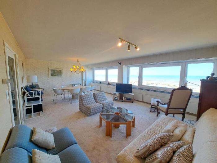 Sea View Family Stay for 8
